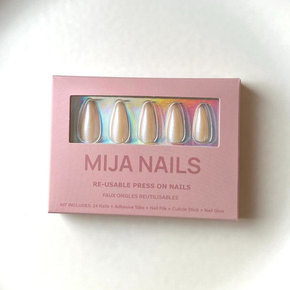 *BOGO* Ivory Shimmer Reusable Press-on Nails - Picture 3 of 6